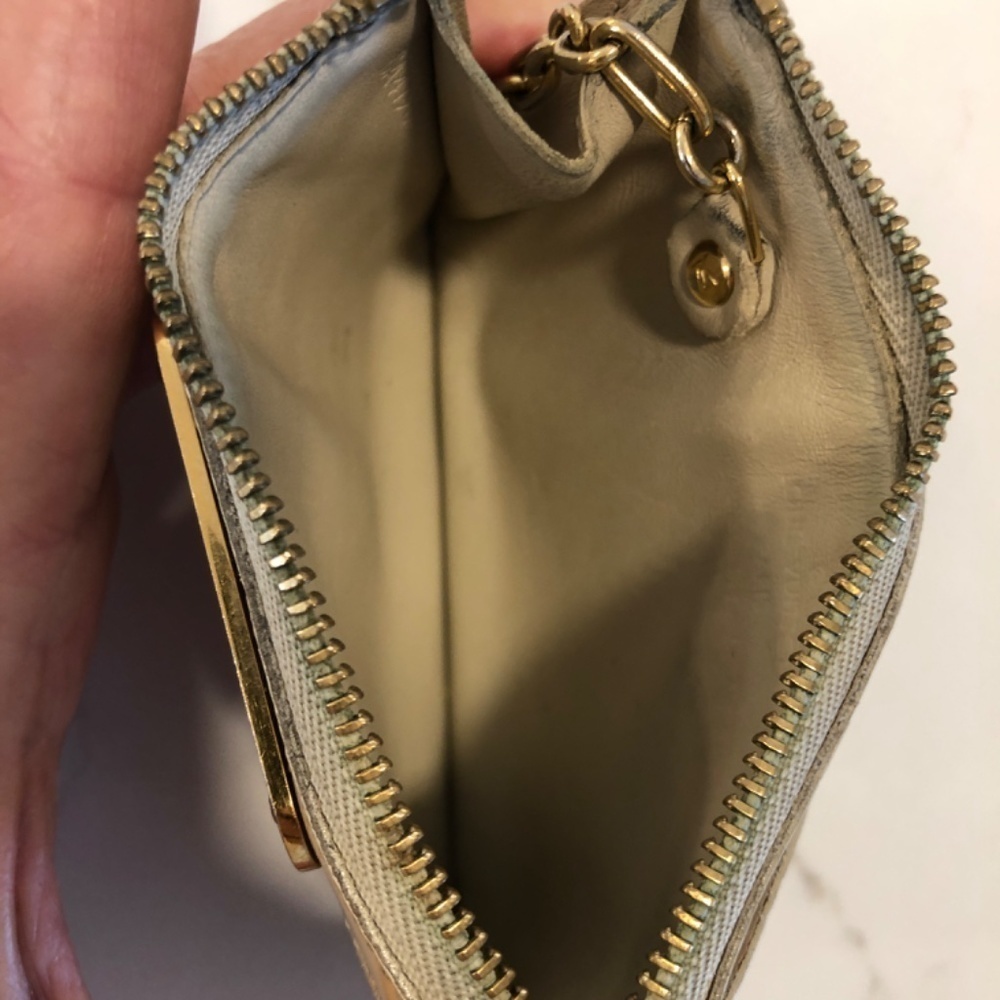 Louis Vuitton Cream Key Pouch - Picture 5 of 9